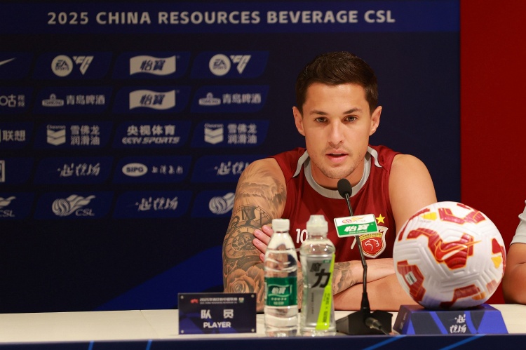 足球报：维塔尔力克河南队立下头功，逐渐摆脱水货质疑