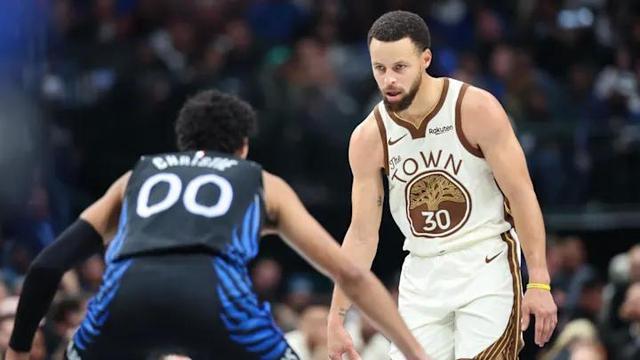 直播互动-库里：我与欧文相互尊重和敬佩，穿他的签名鞋赛前已得到同意